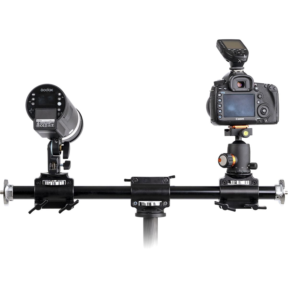 Barre d'extension Caruba 60 cm portant une tête de flash Godox et un boîtier sur rotule