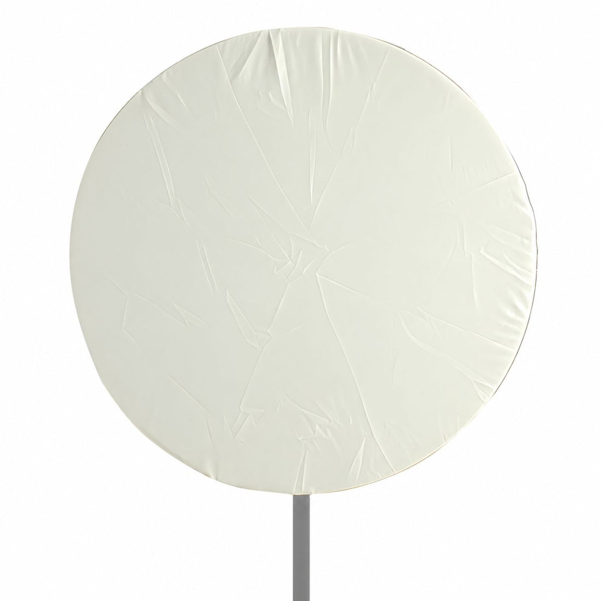 Bol beauté StudioKing SK-BD fermé par son tissu diffuseur blanc, vu de face sur pied