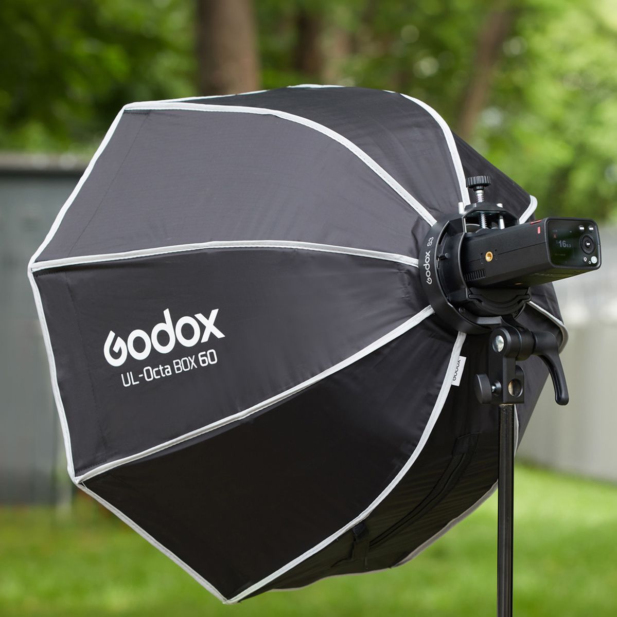 Bracket Godox S3 Bowens, avec softbox installée