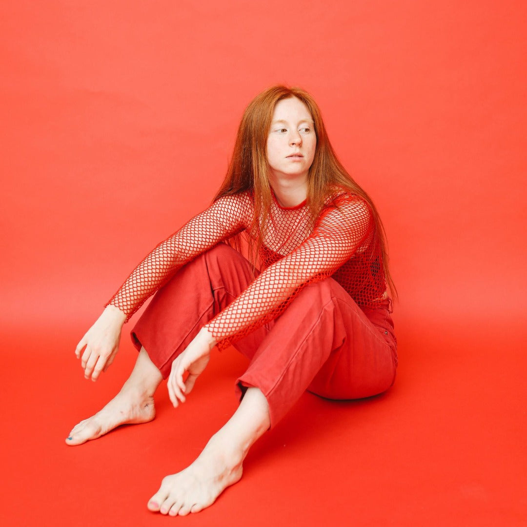 Femme model fond orange