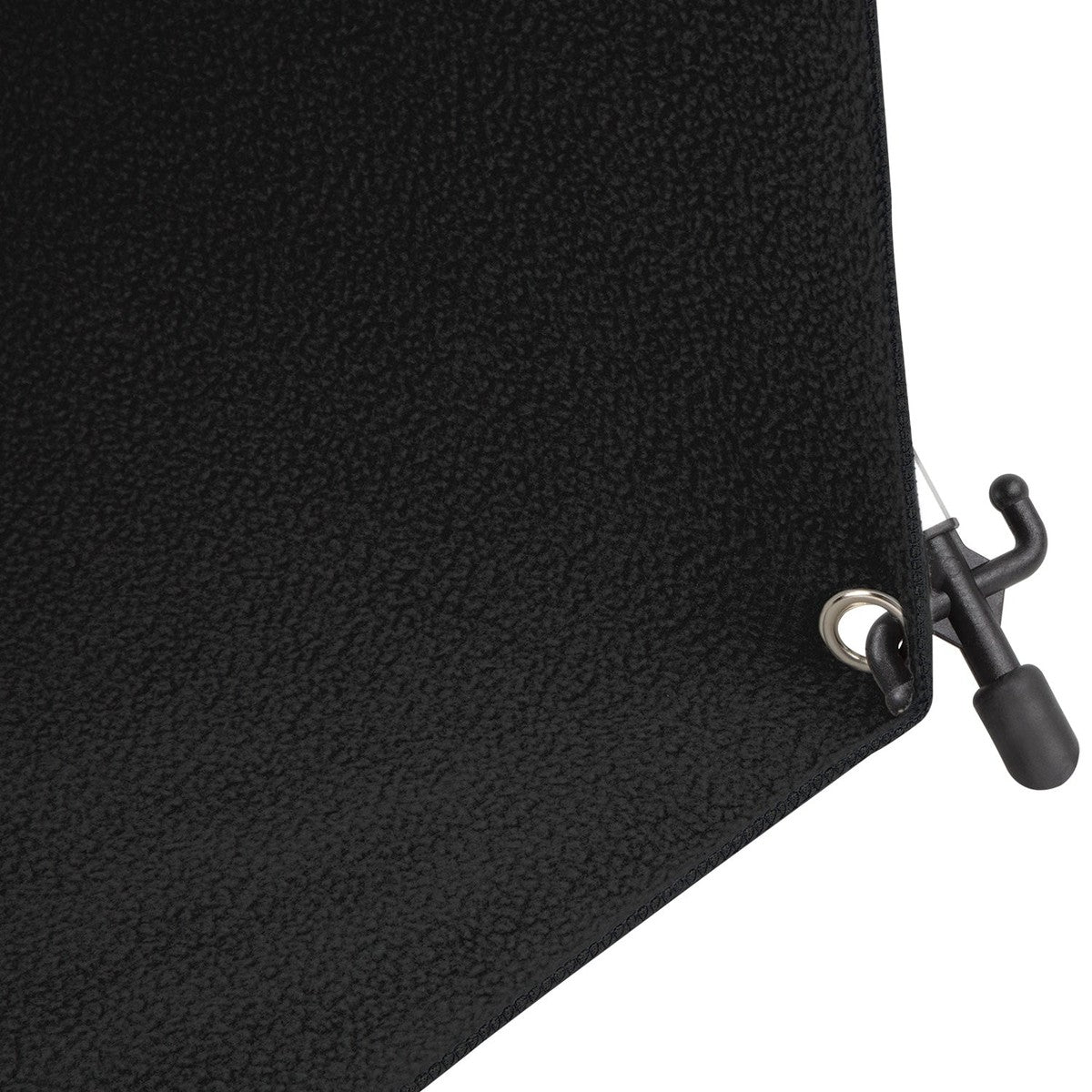 Fond Photo Anti-Froissage Westcott X-Drop Pro 2,4 x 2,4 m, coloris noir, vue de détail du tissu et de l'œillet de fixation