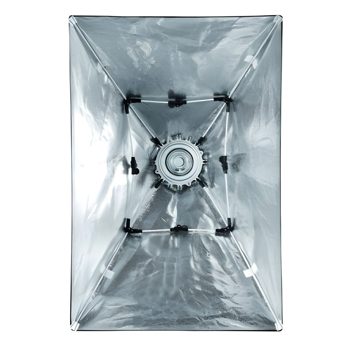Intérieur argenté de la softbox pliable Falcon Eyes FESB, baleines articulées autour de la bague