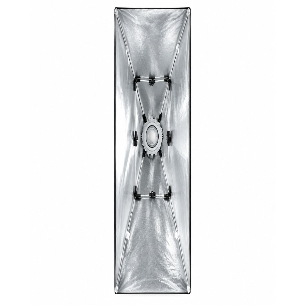 Intérieur argenté de la striplight Linkstar QSSX-30150 avec sa bague d'adaptation