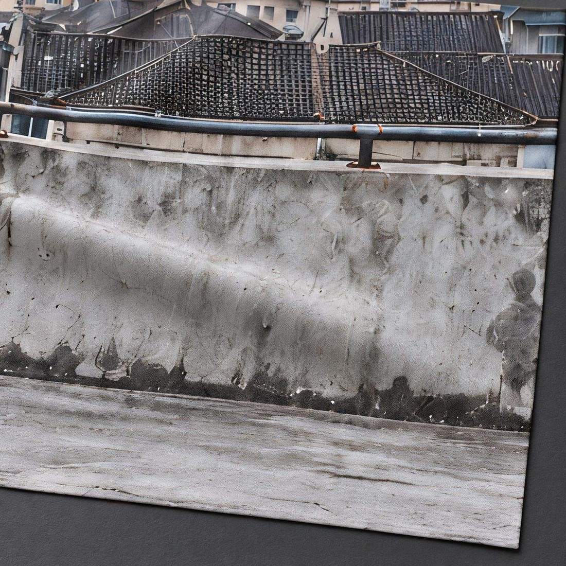 Gros plan du tissu polyester mat de la toile de fond photo urbaine toit sous ciel couvert