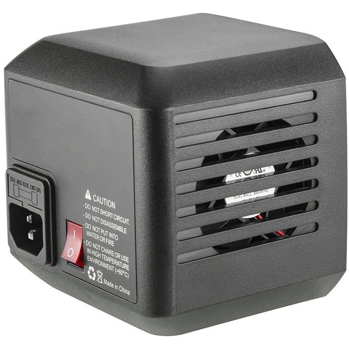 Adaptateur secteur Godox AD-AC de trois quarts, grille de ventilation et ventilateur visible