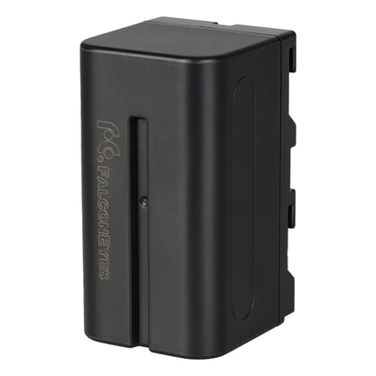 Batterie Falcon Eyes NP-F750 noire vue de trois quarts, logo Falcon Eyes gravé sur la face