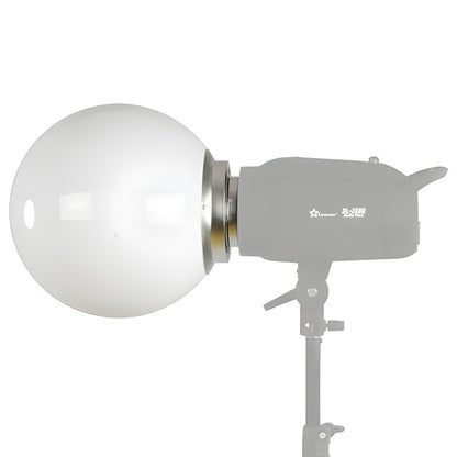 Boule diffuseur StudioKing SK-DB de 30 cm montée sur un flash de studio Linkstar 