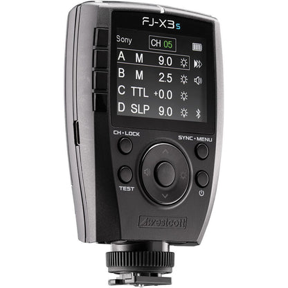 Déclencheur Westcott FJ-X3 S pour Sony de trois quarts, pavé de navigation et griffe Sony dédiée 