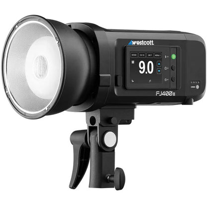 Flash portable Westcott FJ400 II vu de trois quarts avec réflecteur et écran tactile