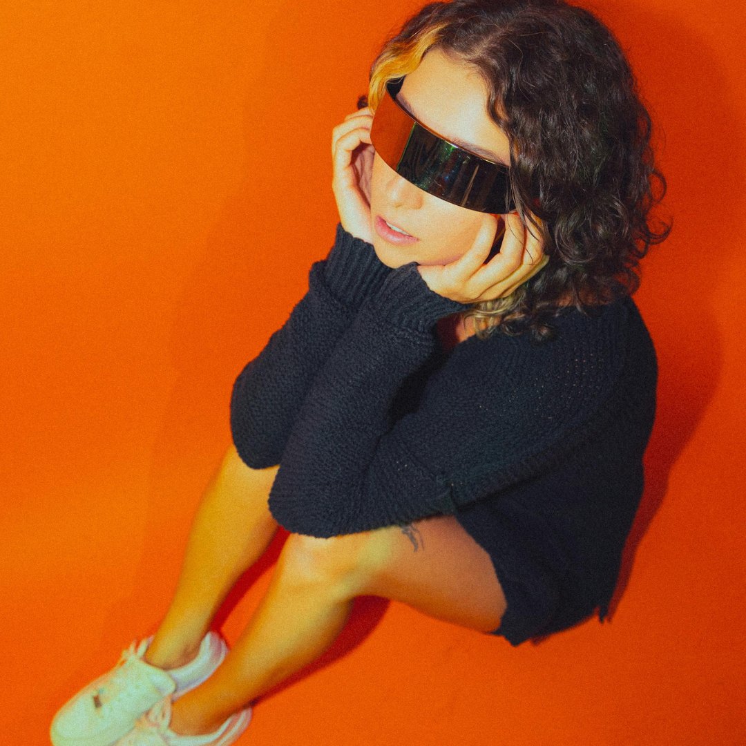 fond papier orange femme model#Couleur_orange