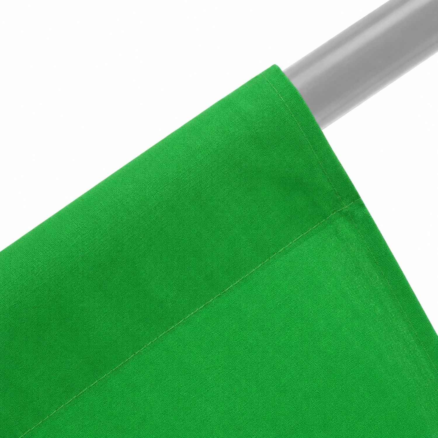 Tissu vert tendu avec ourlet sur barre