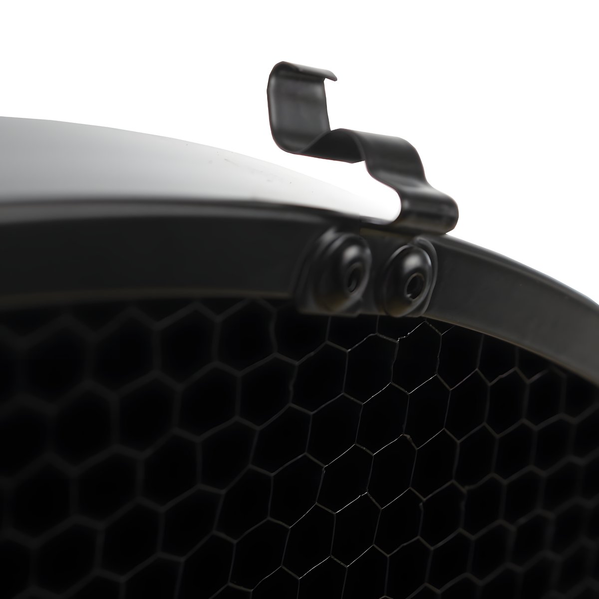 Gros plan sur les alvéoles de 5,2 mm et le clip de la grille Linkstar LFA-400-HC3