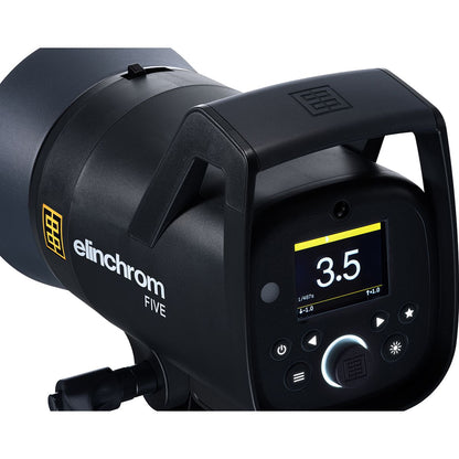 Gros plan sur l'écran couleur arrière du flash portable Elinchrom FIVE affichant 3.5, sous la poignée