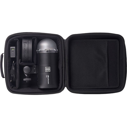 Étui ouvert du kit flash portable Elinchrom ONE rangeant le flash, l'OCF Adapter, le chargeur et le câble