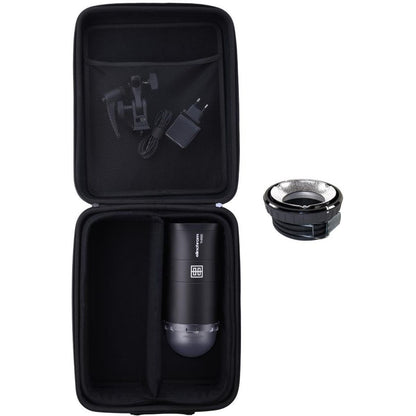 Étui ouvert du kit flash portable Elinchrom THREE avec le flash, le chargeur et l'OCF Adapter posé à côté