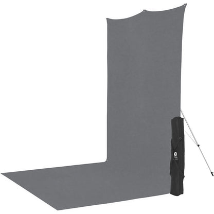 Kit Fond Photo Westcott X-Drop Sweep + Support 1,5 x 3,7 m, coloris gris, vue de trois quarts avec le support et son sac 