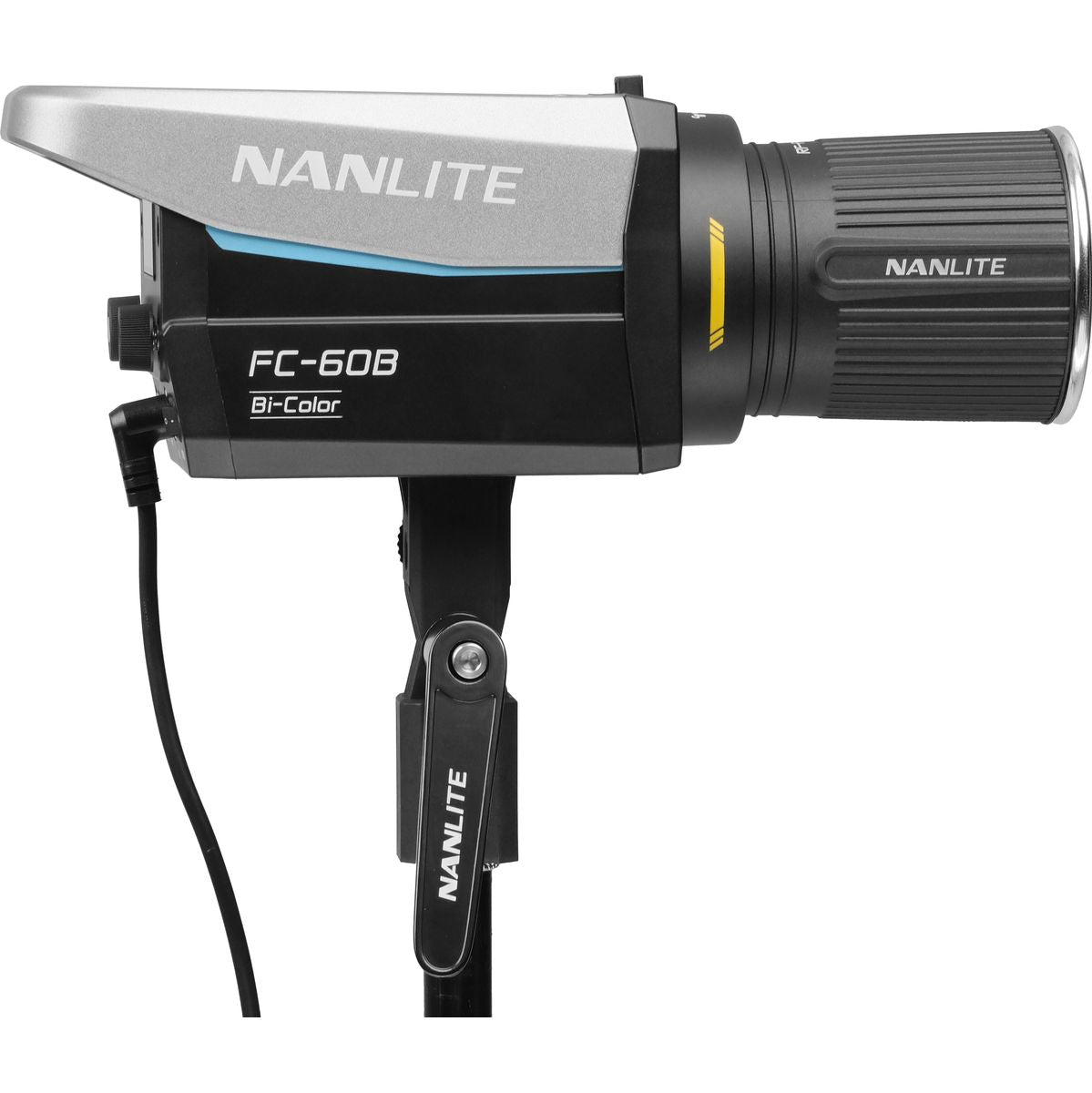 Lampe LED Nanlite FC-60B de profil sur son pied, réflecteur monté