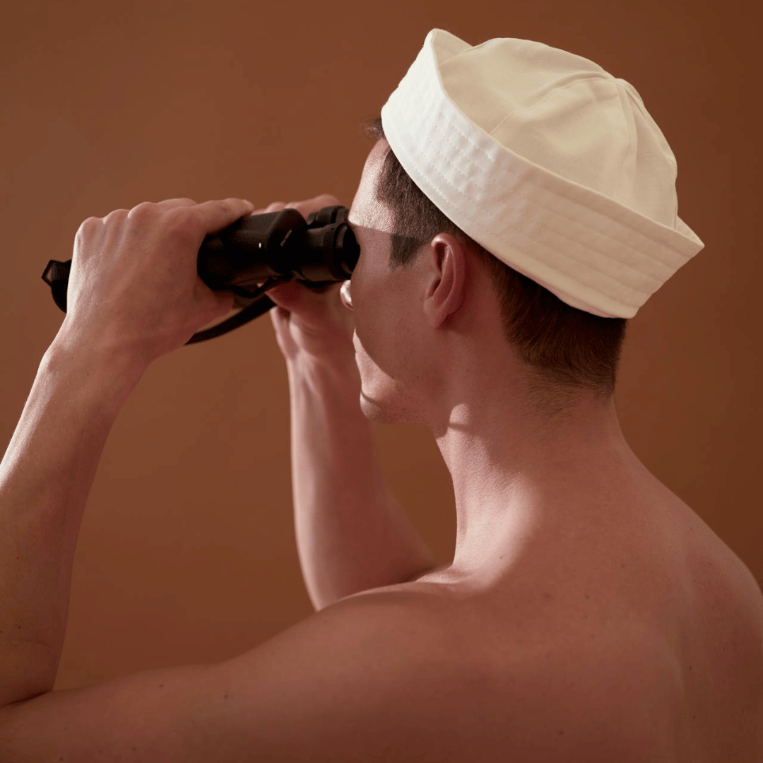 marron coco brown homme fond papier#Couleur_coco-brown