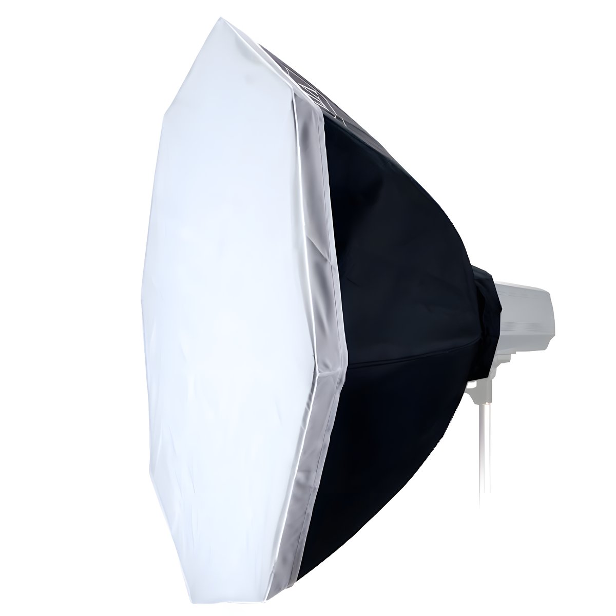 Octabox Falcon Eyes SSA-OBU6 60 cm montée sur un flash de studio, diffuseur blanc vu de profil