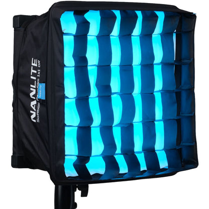 Panneau LED Nanlite Pavoslim 60C, monté sur pied