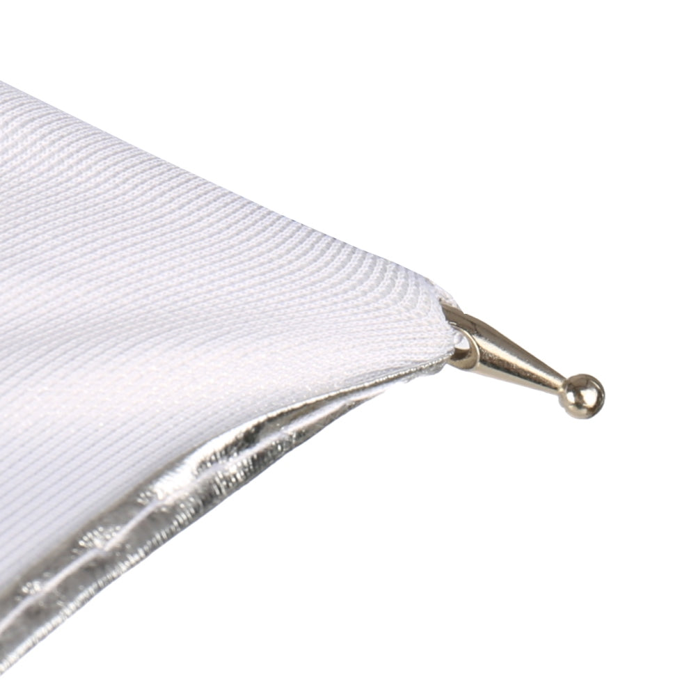 Détail d'une pointe de baleine et de la doublure argent du parapluie Falcon Eyes UR-32S 