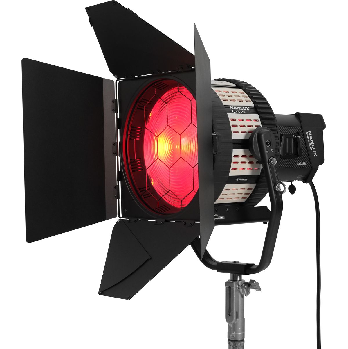 Projecteur LED Nanlux Evoke 900C RGBLAC, valise à roulettes