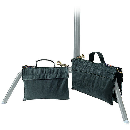 Sac de lest Manfrotto G200-1 de 10 kg, deux sacs noirs posés sur les jambes d'un pied 