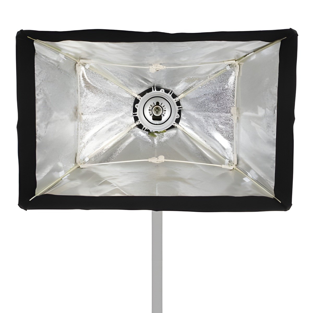 Intérieur argenté de la softbox pliable Falcon Eyes FESB 60x90 cm, baleines et bague 