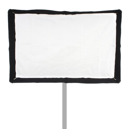 Softbox pliable Falcon Eyes FESB 60x90 cm de face, fermée par sa toile de diffusion blanche 