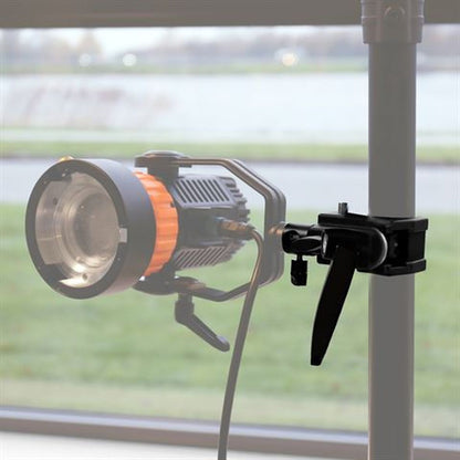 Super Clamp Falcon Eyes CL-22, avec flash monté