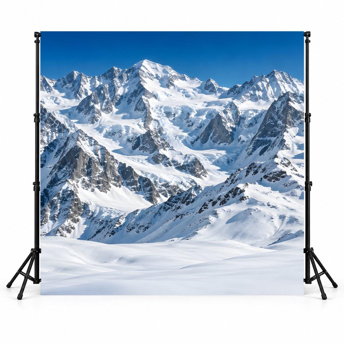 Toile de fond photo montagne panorama cobalt 3 x 3 m montée sur support de fond en studio