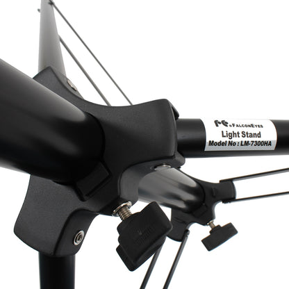 Pied de lumière Falcon Eyes LM-7300HA, en usage événementiel